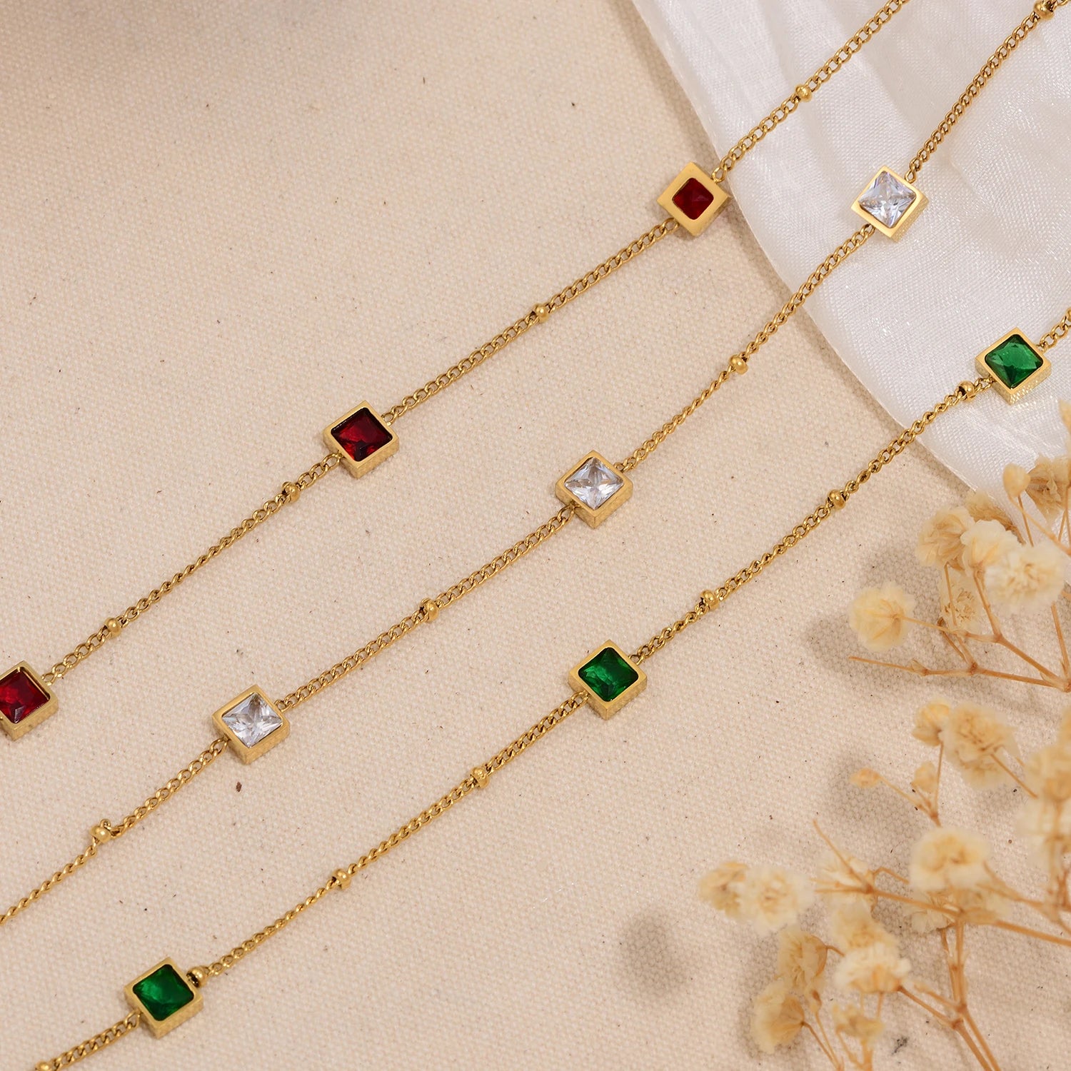 Colar Pontos Coloridos Elegantes Banhado a Ouro