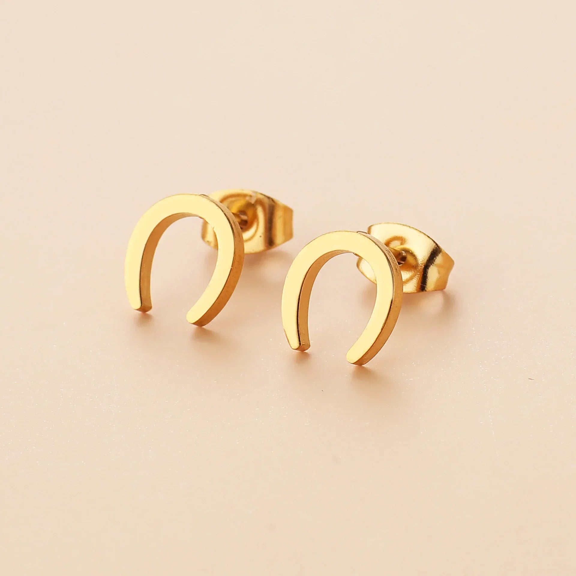 Brinco Ferradura Liso Dourado