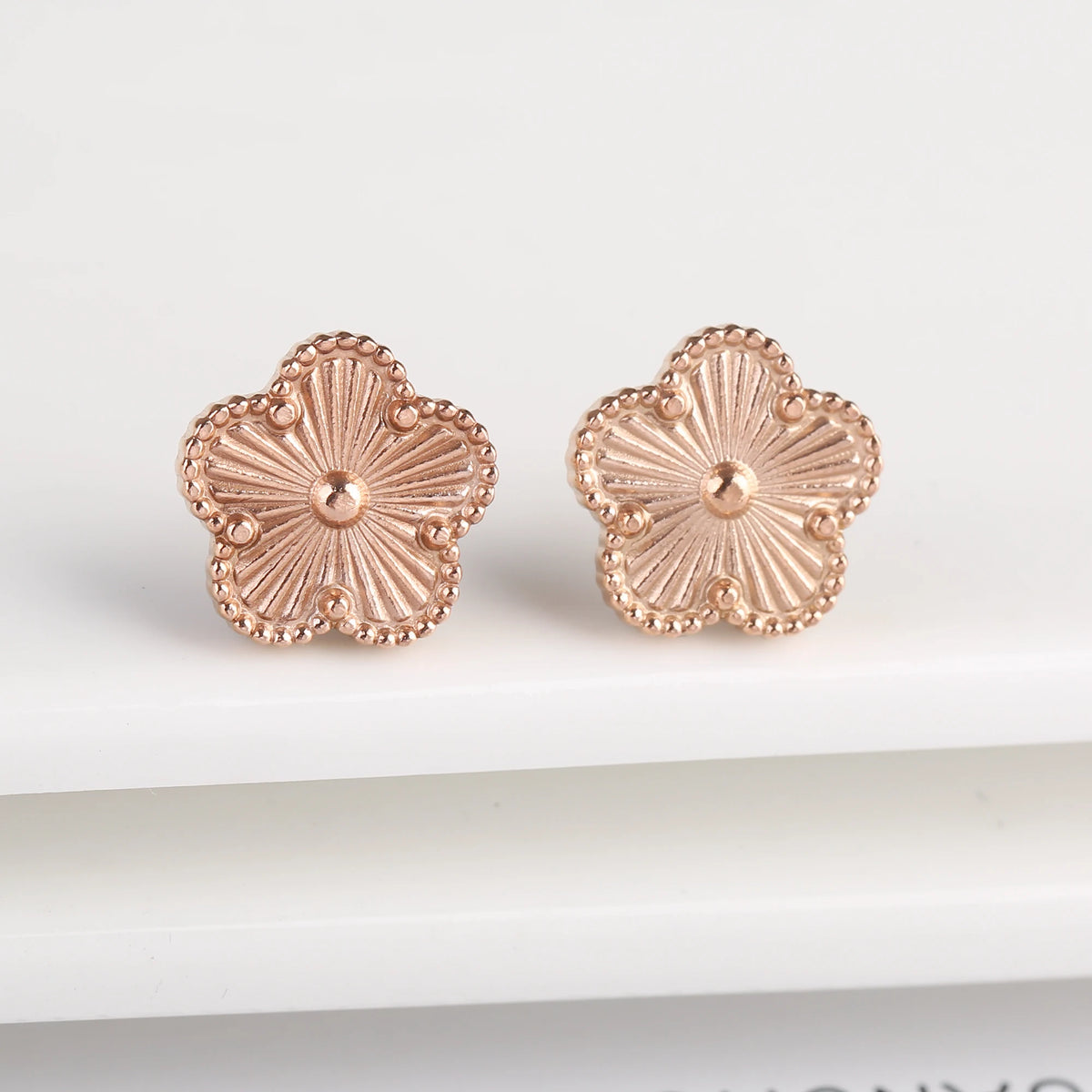 Brinco Flor de Cinco Pétalas Cores