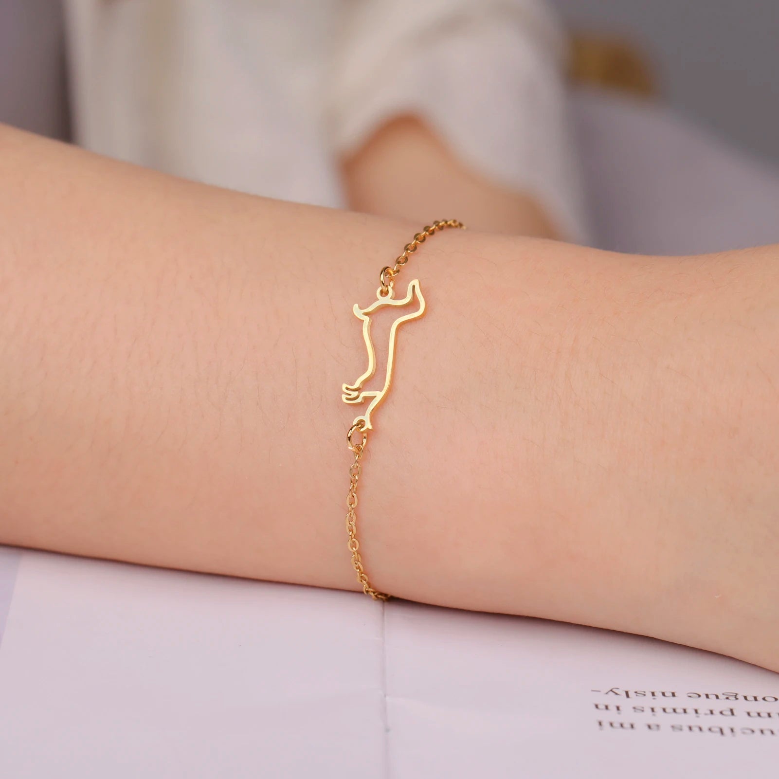 Pulseira Simples Meu Companheiro Salcicha Dourado