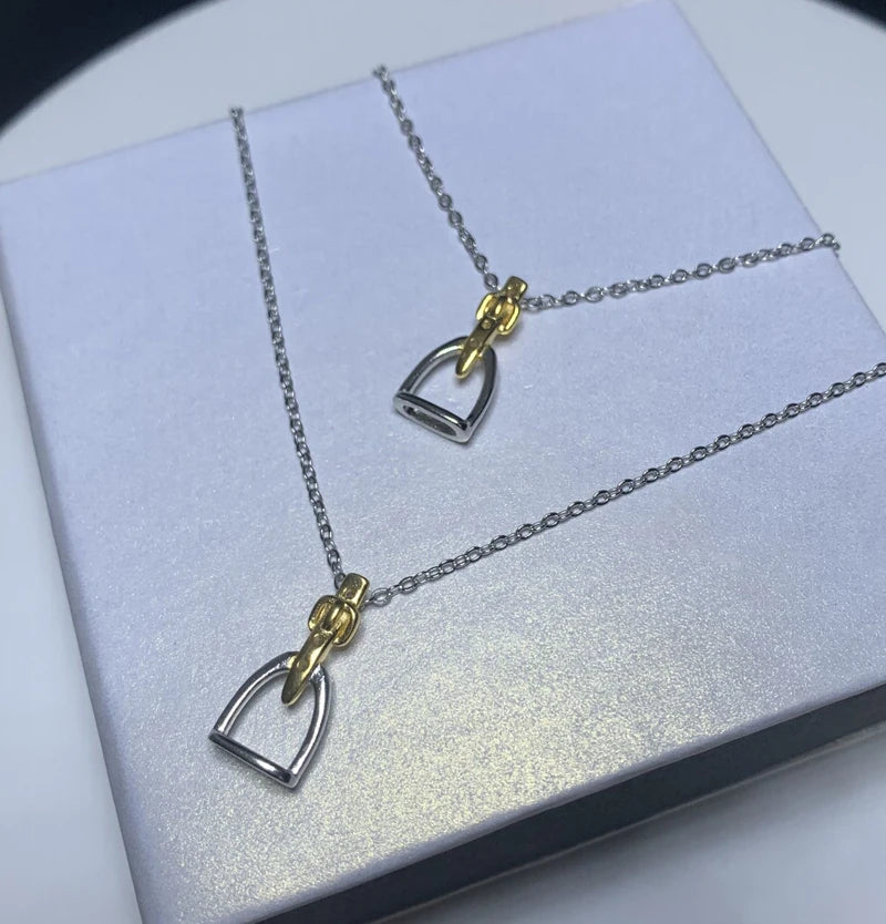Conjunto Corrente e Pingente Estribo duas Cores