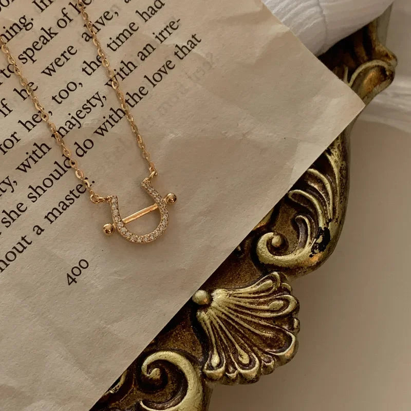 Conjunto Ferradura Luxo Cravejada  Banhada Ouro 14k