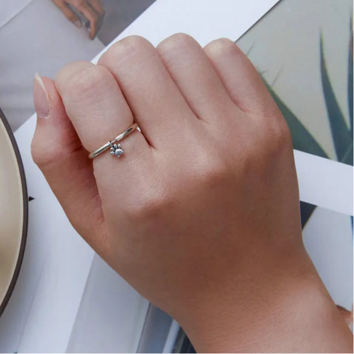 Anel Impressões de um Fiel Companheiro Prata 925