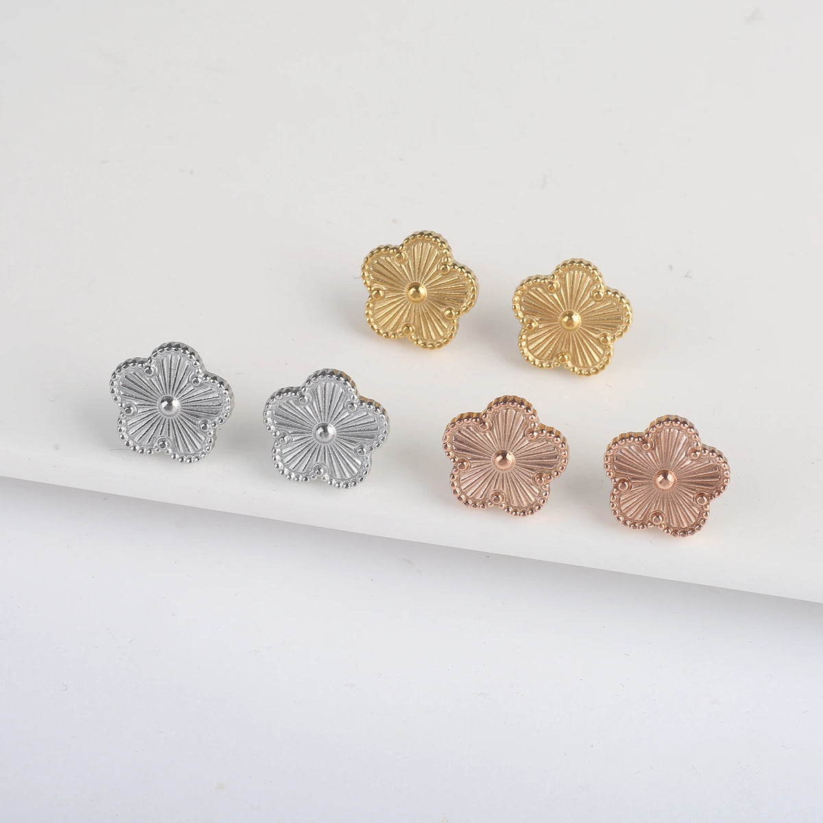 Brinco Flor de Cinco Pétalas Cores